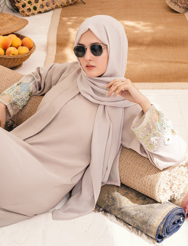 MUNTAZAH EMBELLISHED ABAYA- CREAM WHITE