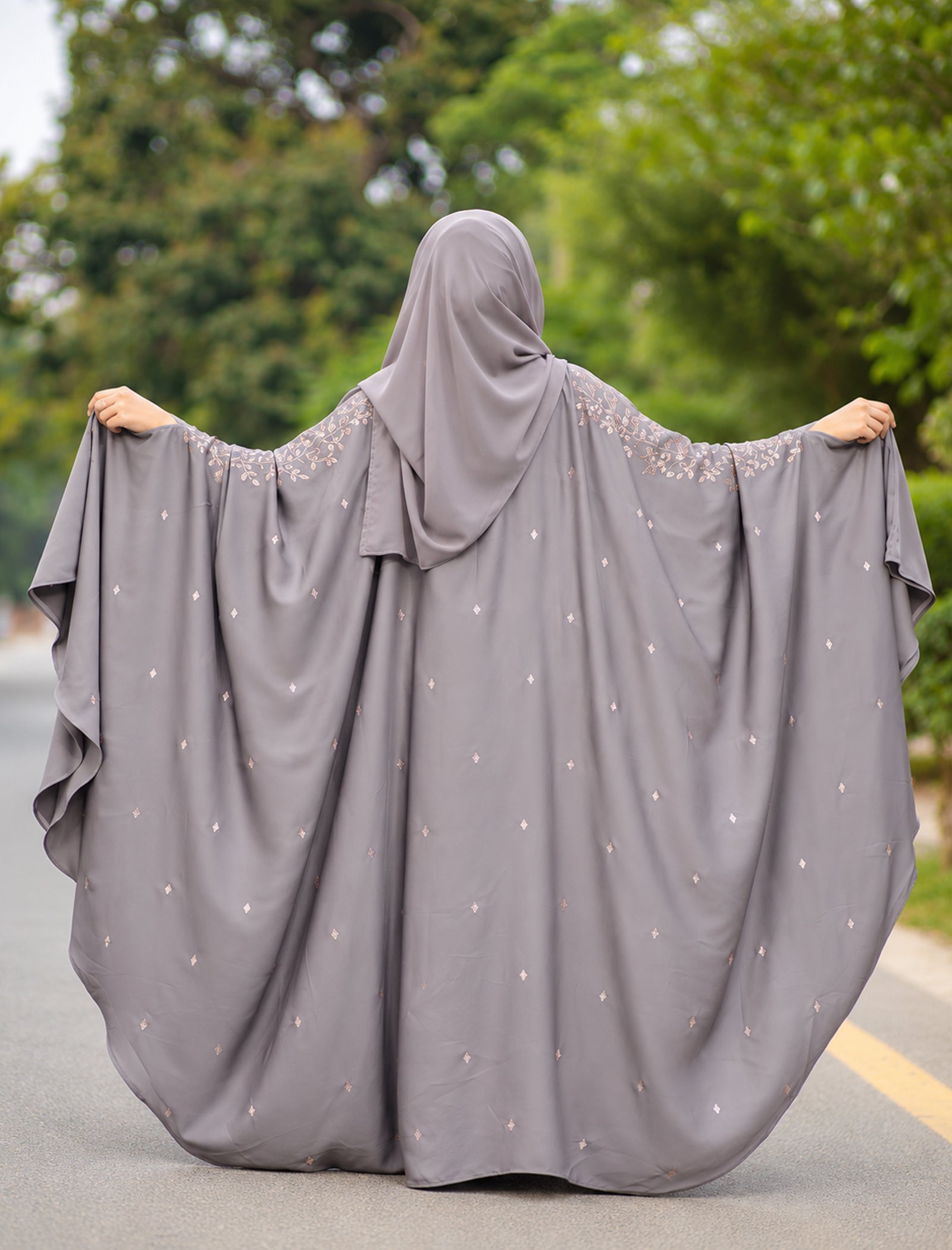 MUZNAH BUTTERFLY ABAYA
