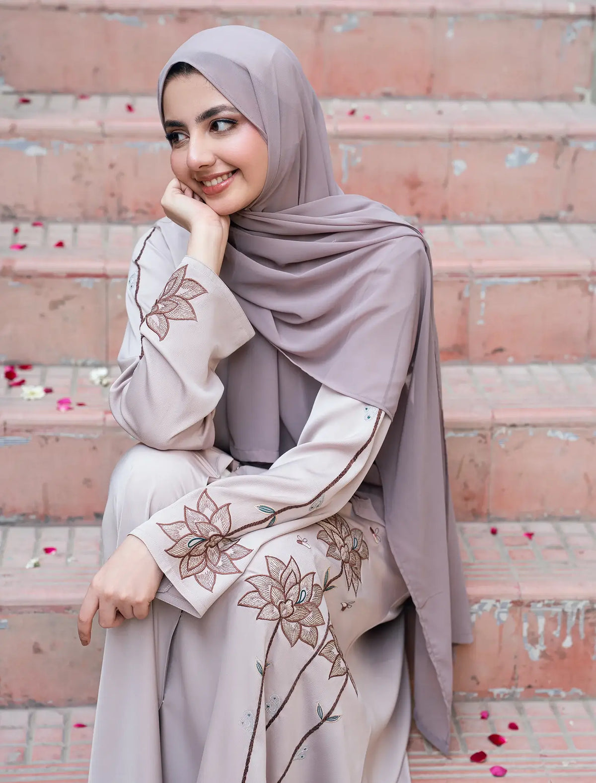 BEIGE FLORA