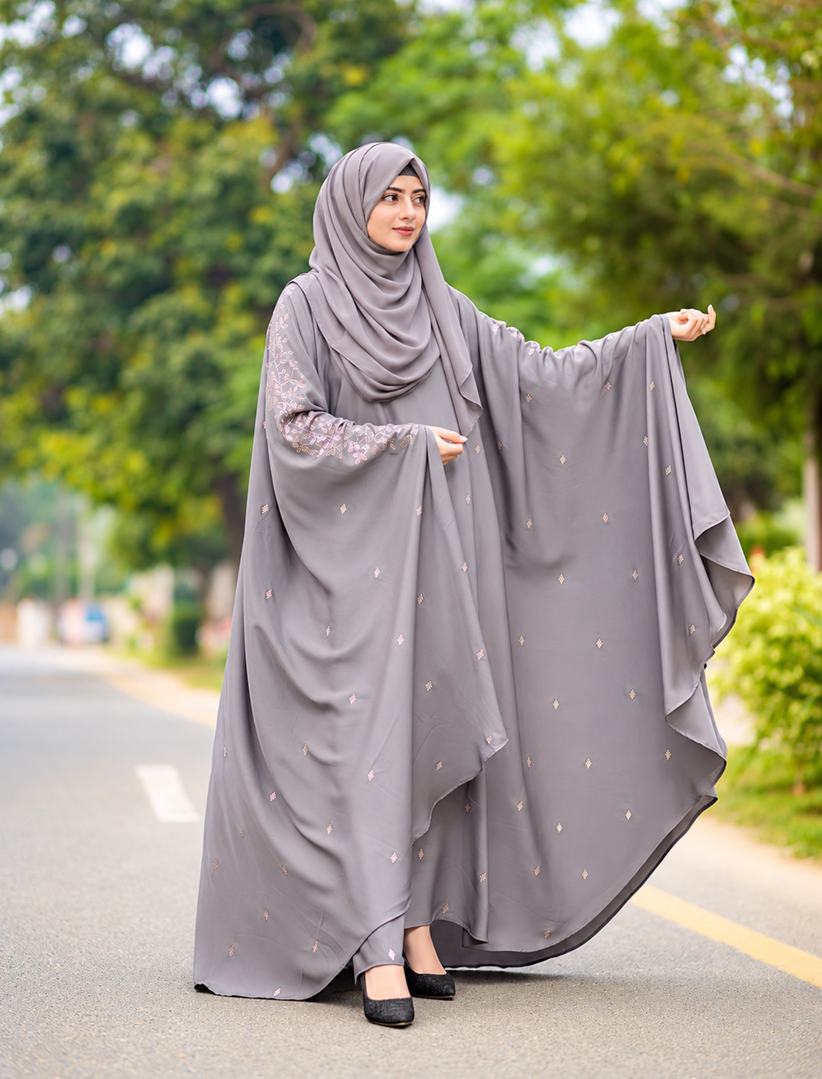 MUZNAH BUTTERFLY ABAYA