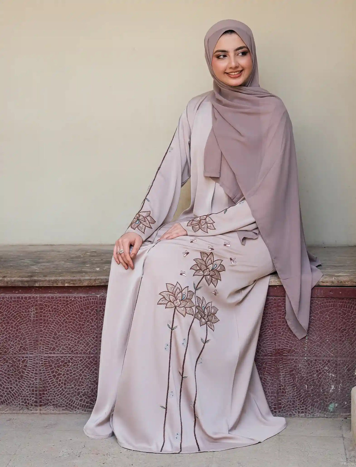 BEIGE FLORA